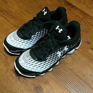 NWT Under Armour BGS Micro G Spine Disrupt Boys